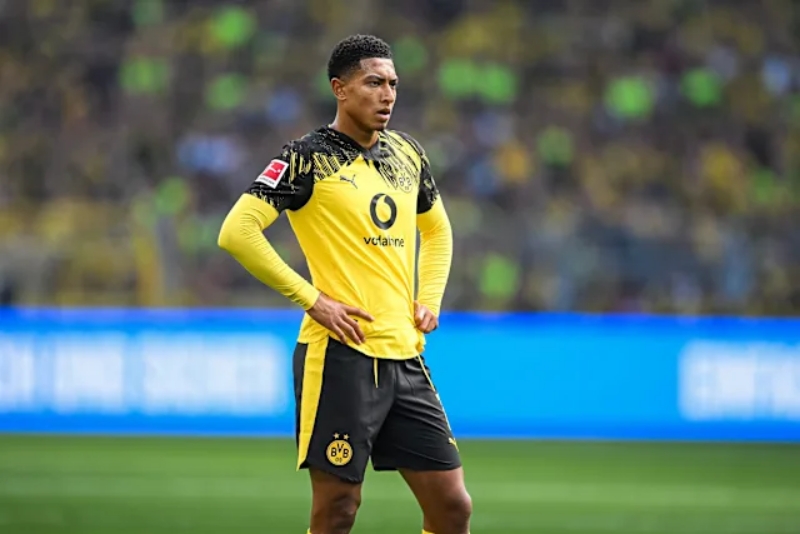 HLV Dortmund bênh vực Jobe Bellingham sau sai lầm ngớ ngẩn