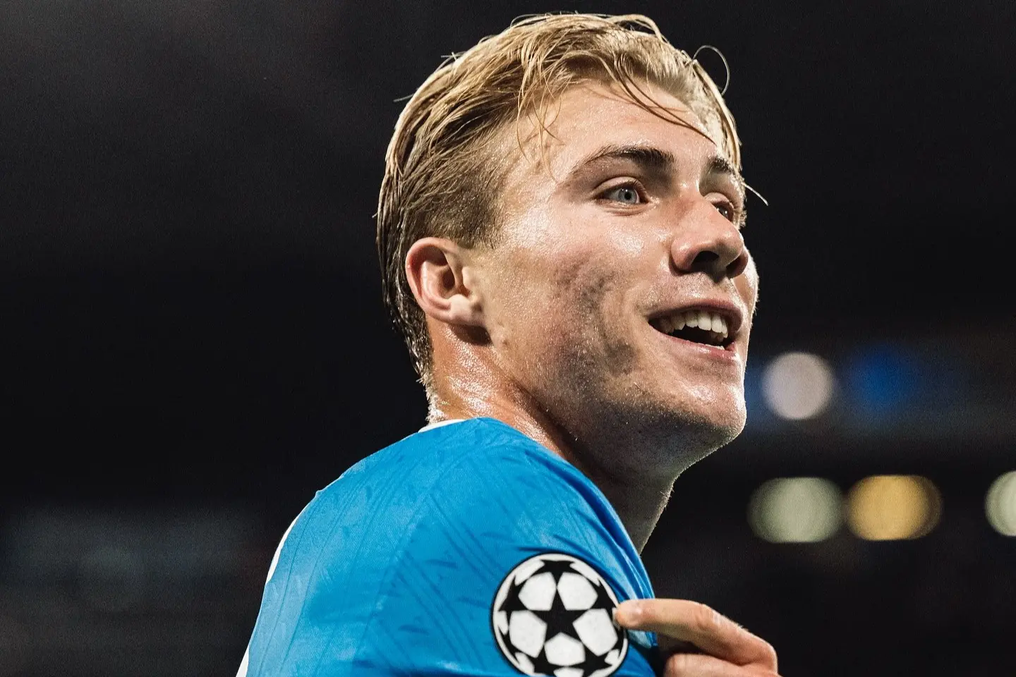 Hojlund phủ nhận “đá xoáy” MU