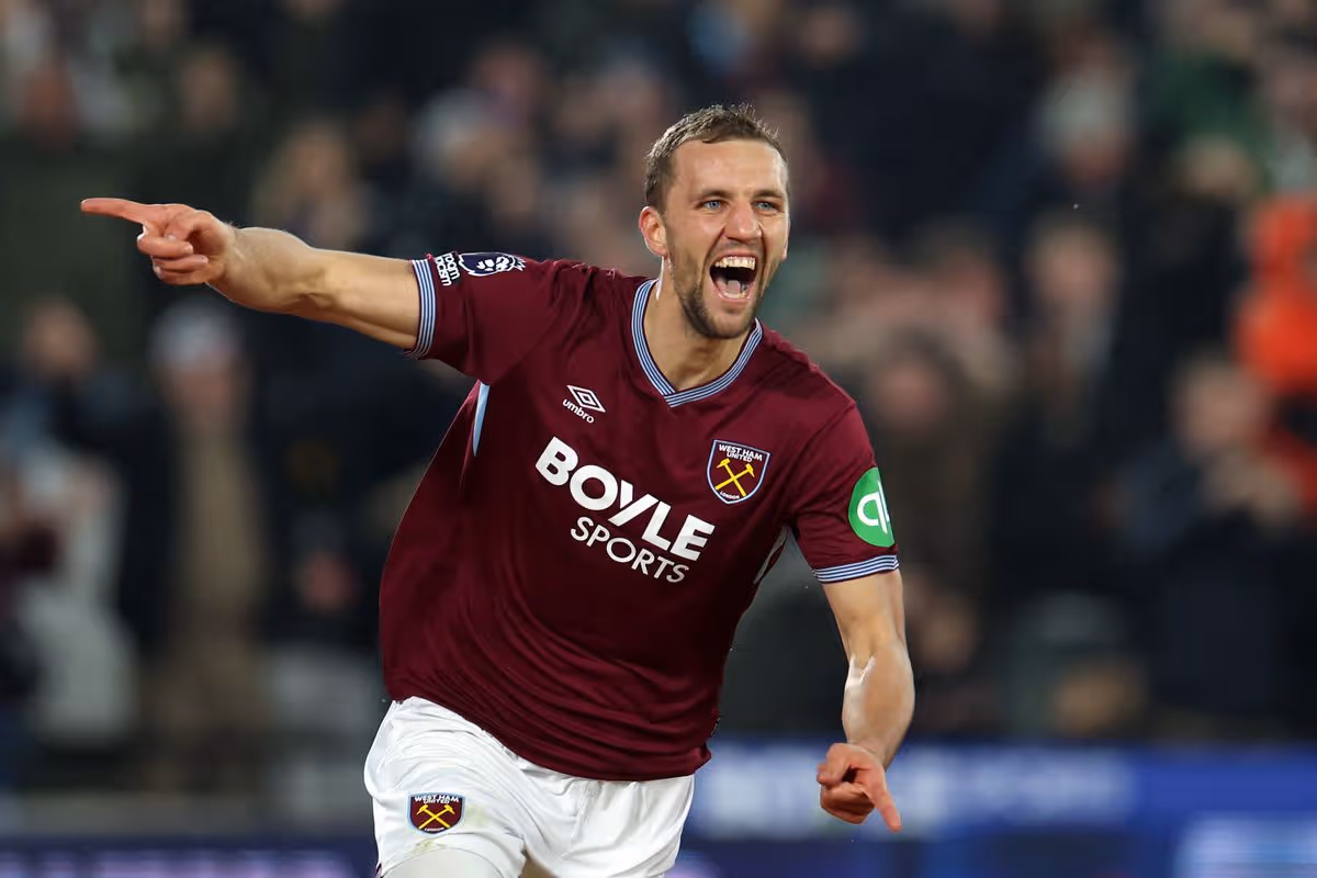 Soucek chọc thủng lưới Man United