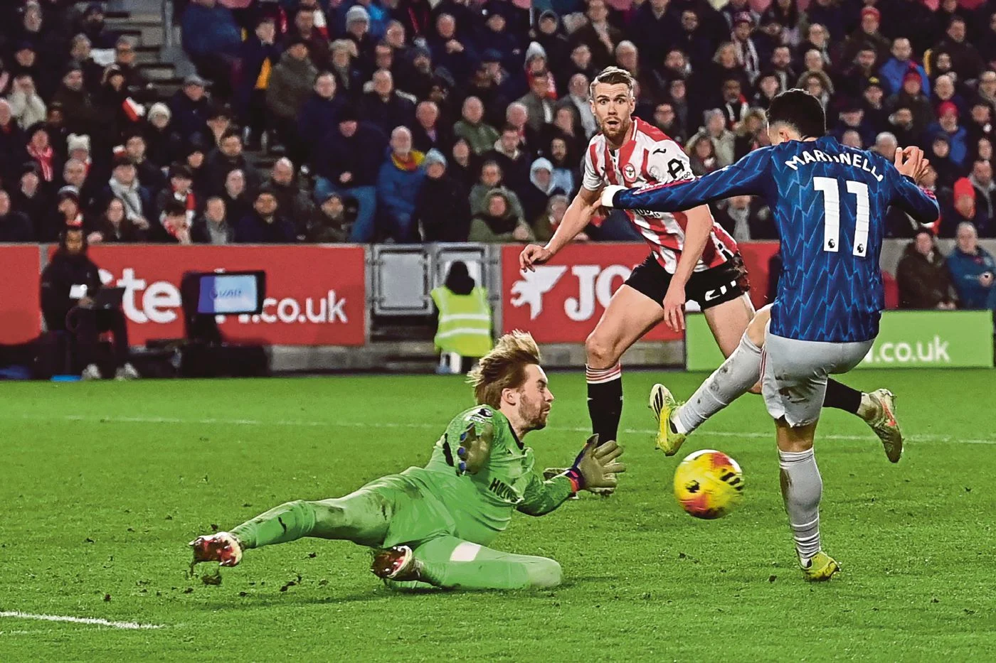 Tổng hợp vòng 26 Ngoại Hạng Anh, ngôi đầu lung lay